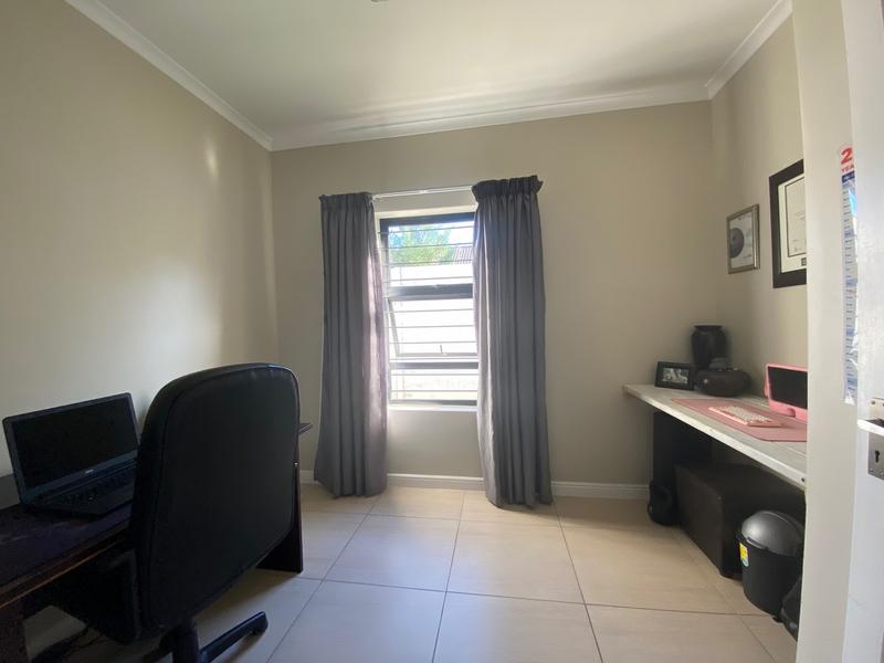 To Let 3 Bedroom Property for Rent in Pinehurst Western Cape